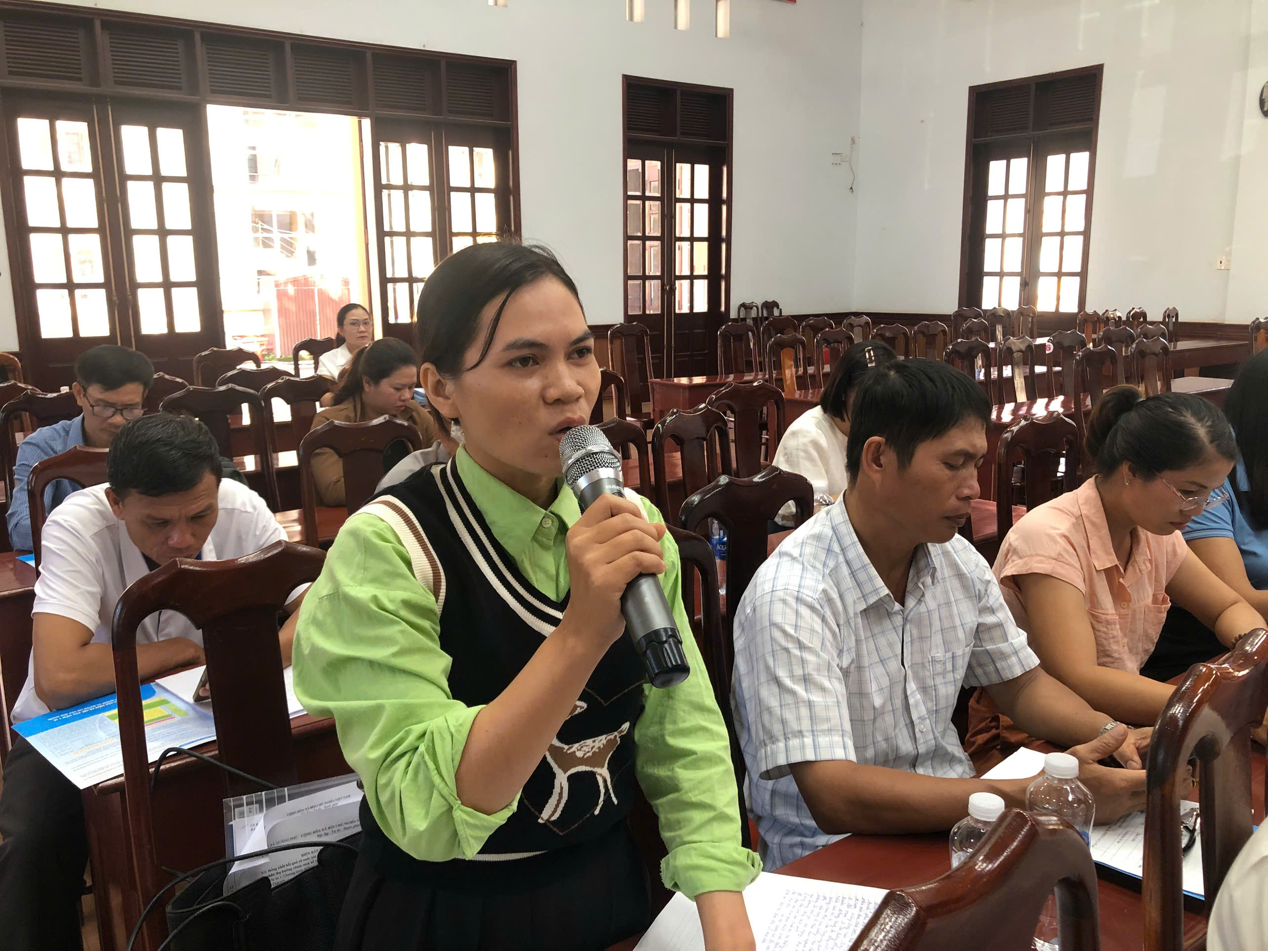 Dai bieu thao luan 1